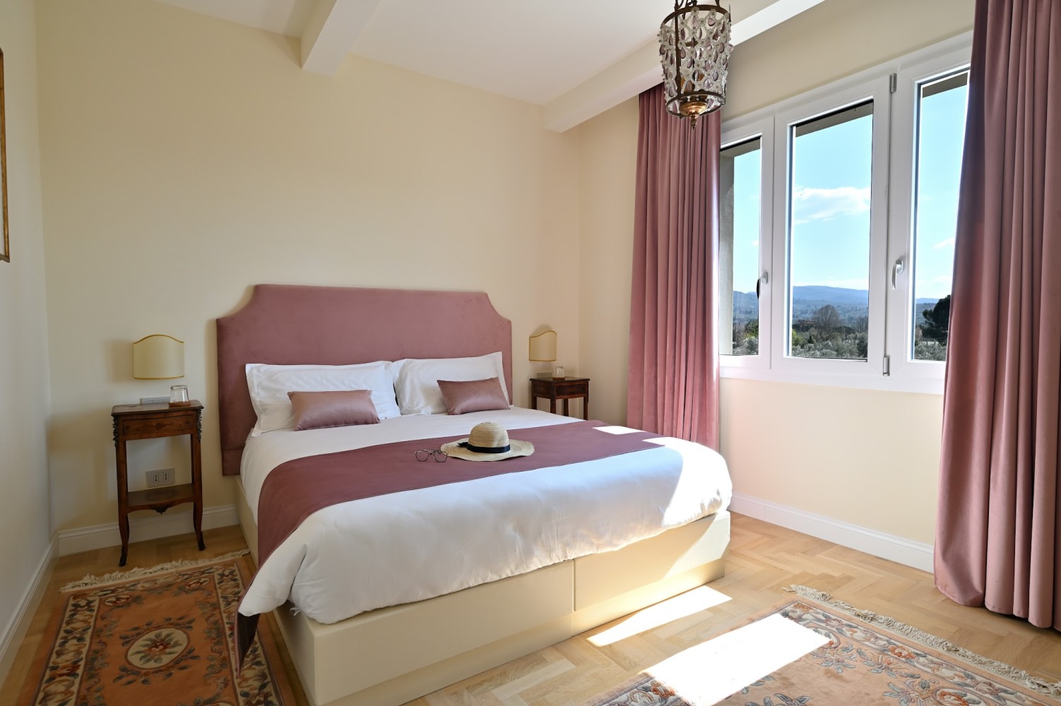 Your Private Tuscan Villa 17 Min to Florence City Centre · Private Pool · 6 Suites · 7 Baths